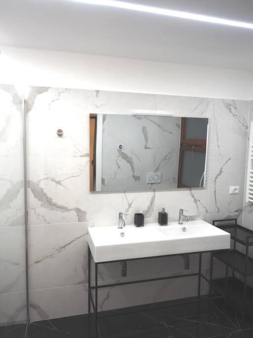 Ferienwohnung Sottoripa Loft Genua Exterior foto